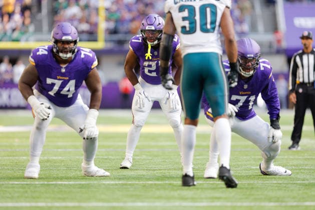 MINNEAPOLIS, MN - OCTOBER 19: Minnesota Vikings running back Jordan Mason (27) lines up for a play during the second half of NFL, American Football Herren, USA game between the Minnesota Vikings and Philadelphia Eagles on October 19th, 2025, at U.S. Bank Stadium in Minneapolis, MN. (Photo by Bailey Hillesheim Icon Sportswire) NFL: OCT 19 Eagles at Vikings EDITORIAL USE ONLY Icon251019284