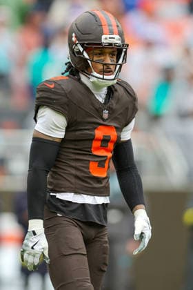 CLEVELAND, OH - OCTOBER 19: Cleveland Browns safety Grant Delpit (9) on the field during the third quarter of the National Football League game between the Miami Dolphins and Cleveland Browns on October 19, 2025, at Huntington Bank Field in Cleveland, OH. (Photo by Frank Jansky Icon Sportswire) NFL, American Football Herren, USA OCT 19 Dolphins at Browns EDITORIAL USE ONLY Icon251019048