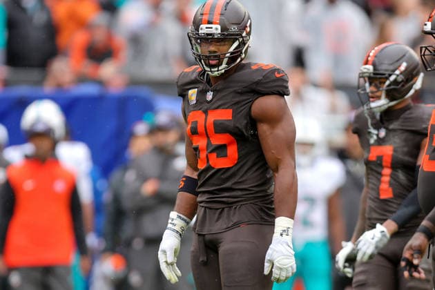CLEVELAND, OH - OCTOBER 19: Cleveland Browns defensive end Myles Garrett (95) on the field during the third quarter of the National Football League game between the Miami Dolphins and Cleveland Browns on October 19, 2025, at Huntington Bank Field in Cleveland, OH. (Photo by Frank Jansky Icon Sportswire) NFL, American Football Herren, USA OCT 19 Dolphins at Browns EDITORIAL USE ONLY Icon251019051