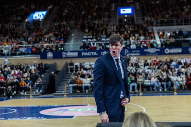 Pedro Calles ALBA Berlin, Head Coach , GER, Rostock Seawolves vs ALBA Berlin, easycredit BBL, Basketball, Bundesliga, Matchday 12, Season 2025 2026, 26 12 2025 GER, Rostock Seawolves vs ALBA Berlin, easycredit BBL, Basketball, Bundesliga, Matchday 12, Season 2025 2026, 26 12 2025 Rostock Copyright: xEibner-Pressefoto DenverxEhrlichx EP_DEH