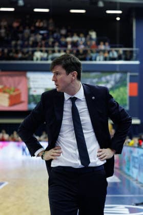 Pedro Calles ALBA Berlin, Head Coach , GER, Rostock Seawolves vs ALBA Berlin, easycredit BBL, Basketball, Bundesliga, Matchday 12, Season 2025 2026, 26 12 2025 GER, Rostock Seawolves vs ALBA Berlin, easycredit BBL, Basketball, Bundesliga, Matchday 12, Season 2025 2026, 26 12 2025 Rostock Copyright: xEibner-Pressefoto DenverxEhrlichx EP_DEH