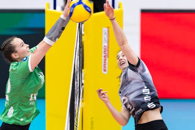 1 Volleyball Bundesliga Women Schwarz Weiss Erfurt vs USC Münster Erfurt 27 12 2025 Amelie Strothoff 10 USC Münster vs Emilie Respaut 5 Schwarz Weiss Erfurt 1 Volleyball Bundesliga Women Schwarz Weiss Erfurt vs USC Münster Riethsporthalle Erfurt 27 12 2025 Copyright: xBEAUTIFULxSPORTS Duehringx