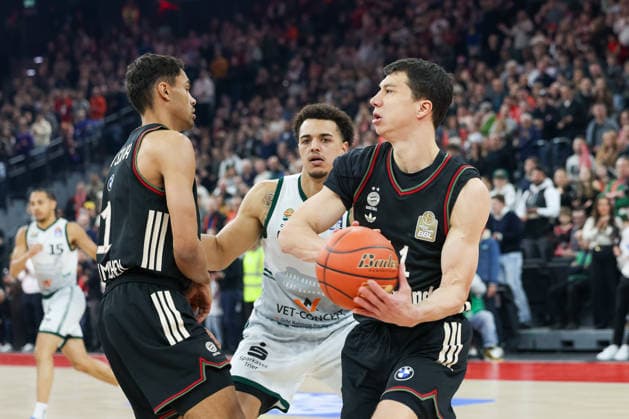 Vladimir Lucic FC Bayern Basketball, 11 with Oscar da Silva FC Bayern Basketball, 01 and Nolan Adekunle Vet Concept Gladiators Trier, 22 , GER, FC Bayern Basketball vs Vet Concept Gladiators Trier, Basketball, easycredit Basketball Bundesliga, 11 Matchday, Season 2025 2026, 28 12 2025, GER, FC Bayern Basketball vs Vet Concept Gladiators Trier, Basketball, easycredit Basketball Bundesliga, 11 Matchday, Season 2025 2026, 28 12 2025 Munich Copyright: xEibner-Pressefoto JennixMaulx EP_JML