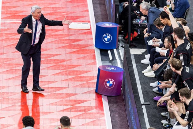 easyCredit Basketball Bundesliga FC Bayern München Vet Concept Gladiators Trier 28 12 2025 Svetislav Pesic Headcoach FC Bayern München gestures towards the bench easyCredit Basketball Bundesliga FC Bayern München Vet Concept Gladiators Trier, Munich, SAP Garden on 28 12 2025 Copyright: xBEAUTIFULxSPORTS Wunderlx
