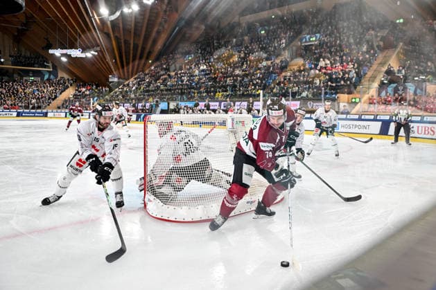 DAVOS, SWITZERLAND DECEMBER 29 Adam Raska of Sparta Praha R in action against Nikolas Brouillard of Team Canada L during the Spengler Cup Davos match between HC Sparta Praha v Team Canada at Zondacrypto Arena on December 29, 2025 in Davos, Switzerland Davos Graubunden Switzerland Copyright: xJustPictures.ch AndreaxBrancax jp-en-EuSpIm-AB_29122025_DSC_0171