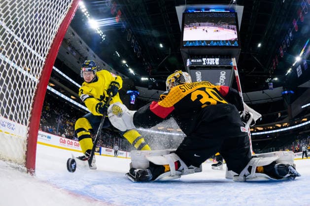 251229 Liam Danielsson of Sweden scores the 1 7 goal behind goaltender Lukas Stuhrmann of Germany during the 2026 IIHF World Junior Championship game between Germany and Sweden on December 29, 2025 in Saint Paul Photo Joel Marklund BILDBYRAN kod JM JM0764 bbeng ishockey ice hockey jvm junior vm u20 2026 iihf world junior championship world juniors deutschland germany sverige sweden  Copyright: JOELxMARKLUND BB251229JM057
