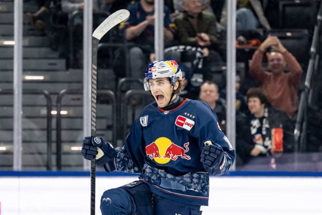 Markus Eisenschmid EHC Red Bull Muenchen, 11 celebrates his goal for 1 0 GER, EHC Red Bull Muenchen vs Augsburger Panther, Ice Hockey, DEL, Matchday 34, Season 2025 2026, 30 12 2025 GER, EHC Red Bull Muenchen vs Augsburger Panther, Ice Hockey, DEL, Matchday 34, Season 2025 2026, 30 12 2025 Muenchen Copyright: xEibner-Pressefoto HeikexFeinerx EP_HFR