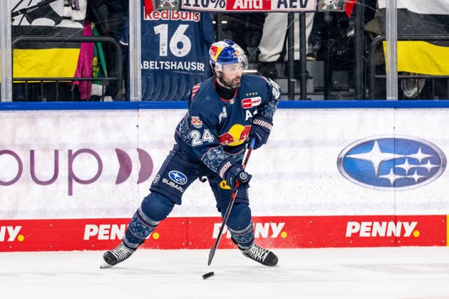 Ryan Murphy EHC Red Bull Muenchen, 24 GER, EHC Red Bull Muenchen vs Augsburger Panther, Ice Hockey, DEL, Matchday 34, Season 2025 2026, 30 12 2025 GER, EHC Red Bull Muenchen vs Augsburger Panther, Ice Hockey, DEL, Matchday 34, Season 2025 2026, 30 12 2025 Muenchen Copyright: xEibner-Pressefoto HeikexFeinerx EP_HFR
