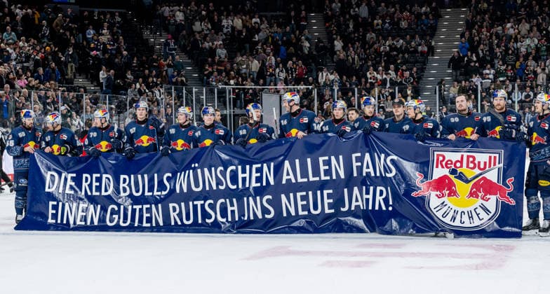 The Munich team wishes the fans a Happy New Year with a banner GER, EHC Red Bull Muenchen vs Augsburger Panther, Ice Hockey, DEL, Matchday 34, Season 2025 2026, 30 12 2025 GER, EHC Red Bull Muenchen vs Augsburger Panther, Ice Hockey, DEL, Matchday 34, Season 2025 2026, 30 12 2025 Muenchen Copyright: xEibner-Pressefoto HeikexFeinerx EP_HFR