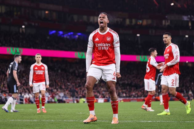 Arsenal gegen Aston Villa 30. Dezember 2025, London Premier League Fußball Arsenal gegen Aston Villa Gabriel von Arsenal jubelt nach einem wichtigen Block Foto Jacques Feeney Abseits London UK  Copyright: xJacquesxFeeneyx xOffsidexOffside