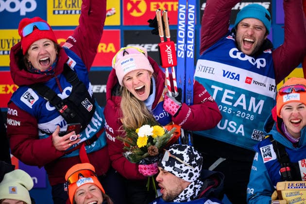 251231 Jessie Diggins of the United States celebrates on the podium after the women s 5km free technique mass start during day 4 of Tour de Ski on December 31, 2025 in Toblach Photo Maxim Thore BILDBYRAN kod MT MT0936 skidor cross country skiing langrenn tour de ski dam bbeng tour de ski 2025 2026 25 26 masstart jubel  Copyright: MAXIMxTHORE BB251231MT166