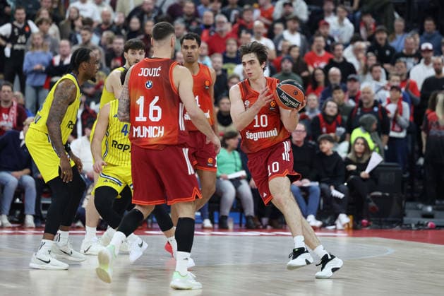Justinian Jessup FC Bayern Basketball, 10 with ball with Stefan Jovic FC Bayern Basketball, 16 , GER, FC Bayern Basketball vs Maccabi Rapyd Tel Aviv, Basketball, Euroleague, Matchday 19, Season 2025 2026, 02 01 2026, GER, FC Bayern Basketball vs Maccabi Rapyd Tel Aviv, Basketball, Euroleague, Matchday 19, Season 2025 2026, 02 01 2026 Munich Copyright: xEibner-Pressefoto JennixMaulx EP_JML