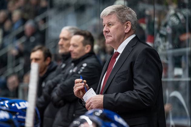 Bill Peters Head Coach, Augsburger Panther GER, Augsburger Panther vs Schwenninger Wild Wings, Ice Hockey, DEL, 35 Matchday, Season 2025 2026, 02 01 2026 GER, Augsburger Panther vs Schwenninger Wild Wings, Ice Hockey, DEL, 35 Matchday, Season 2025 2026, 02 01 2026 Augsburg Copyright: xEibner-Pressefoto FranzxFeinerx EP_HFR
