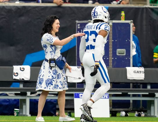 January 4, 2026, Houston, Texas, USA: Colts co-owner and CEO CARLIE IRSAY-GORDON and Colts cornerback KENNY MOORE II (23) on the sideline during an NFL, American Football Herren, USA game between the Houston Texans and the Indianapolis Colts on January 4, 2026 in Houston, Texas. The Texans won, 38-30. Houston USA - ZUMAc201 20260104_zap_c201_037 Copyright: xScottxColemanx