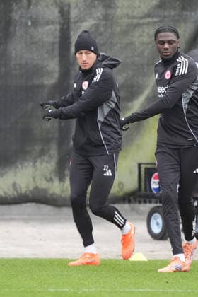 Younes Ebnoutalib (Eintracht Frankfurt), Jean-Matteo Bahoya (Eintracht Frankfurt) - Frankfurt 05.01.2026: Eintracht Frankfurt vs. Trainingsauftakt, Deutsche Bank Park, Bundesliga