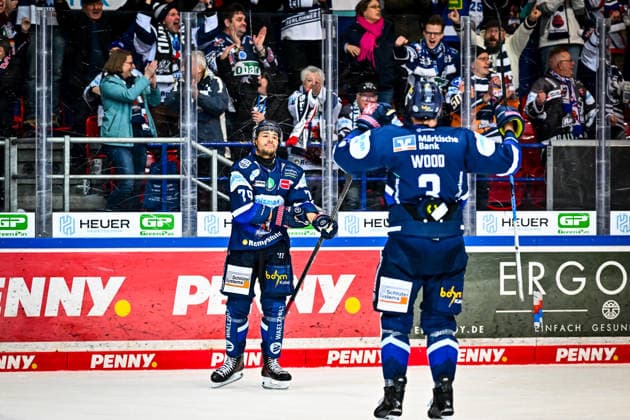Goalscorer Colin Ugbekile Iserlohn Roosters, 79 Kyle Wood Iserlohn Roosters, 3 , GER, Iserlohn Roosters vs Eisbaeren Berlin, Ice Hockey, Penny DEL, 38 Matchday, Season 2025 2026, 08 01 2026, GER, Iserlohn Roosters vs Eisbaeren Berlin, Ice Hockey, Penny DEL, 38 Matchday, Season 2025 2026, 08 01 2026 Iserlohn Copyright: xJonasxBrockmann Eibner-Pressefotx EP_JBN