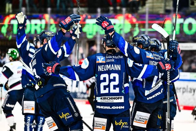 Goal celebration, jubilation, joy for goal scorer Colin Ugbekile Iserlohn Roosters, 79 Daniel Neumann Iserlohn Roosters, 22 Tyler Boland Iserlohn Roosters, 10 , GER, Iserlohn Roosters vs Eisbaeren Berlin, Ice Hockey, Penny DEL, 38 Matchday, Season 2025 2026, 08 01 2026, GER, Iserlohn Roosters vs Eisbaeren Berlin, Ice Hockey, Penny DEL, 38 Matchday, Season 2025 2026, 08 01 2026 Iserlohn Copyright: xJonasxBrockmann Eibner-Pressefotx EP_JBN