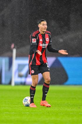 Younes Ebnoutalib Eintracht Frankfurt gestures, gestik waehrend des spiels der Bundesliga zwischen Eintracht Frankfurt und Borussia Dortmund, Deutsche Bank Park am 09 January 2026 in Frankfurt am Main, Germany Photo by Harry Langer DeFodi Images Younes Ebnoutalib Eintracht Frankfurt gestures during the Bundesliga match between Eintracht Frankfurt and Borussia Dortmund at Deutsche Bank Park on January 9, 2026 in Frankfurt am Main, Germany Photo by Harry Langer DeFodi Images DFL regulations prohibit any use of photographs as image sequences and or quasi video Photo by Harry Langer DeFodi Images DFL regulations prohibit any use of photographs as image sequences and or quasi video