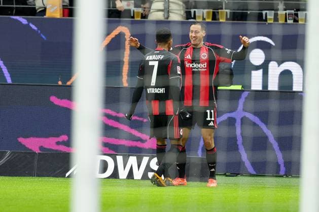 Younes Ebnoutalib 11 Eintracht Frankfurt cheers with Ansgar Knauff 7 Eintracht Frankfurt about the 2 2 , Eintracht Frankfurt vs Borussia Dortmund, Football, Men, Bundesliga, Season 2025 2026, Hinrunde, 16 Matchday, 09 01 2026 DFB regulations prohibit any use of photographs as image sequences and or quasi video Dortmund Hessen Germany Copyright: xkolbert-press MartinxAgüerax