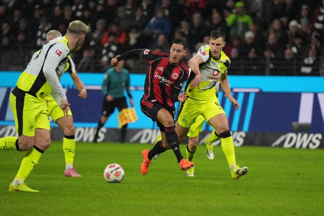 Younes Ebnoutalib Eintracht Frankfurt prevails against Nico Schlotterbeck Borussia Dortmund, BVB Frankfurt 09 01 2026 Eintracht Frankfurt vs Borussia Dortmund, Deutsche Bank Park, Matchday 16 Bundesliga