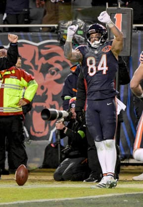 Chicago Bears tight end Colston Loveland (84) celebrates the 2 point conversion in the fourth quarter against the Green Bay Packers during an NFL, American Football Herren, USA wild-card playoff football game at Soldier Field in Chicago on Saturday, January 10, 2026. The Bears defeated the Packers 31-27 and advance to the division finals next week. CHI20260110217 MARKxBLACK