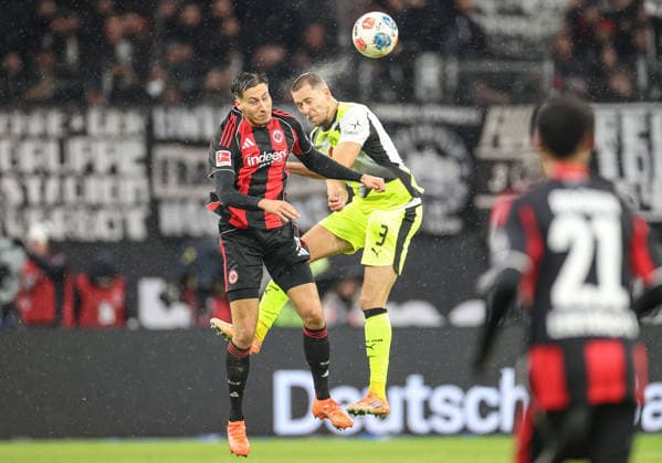 Younes Ebnoutalib Eintracht Frankfurt, 11 and Waldemar Anton Borussia Dortmund, 03 in aerial duel, GER, Eintracht Frankfurt vs Borussia Dortmund, 1 Bundesliga, Matchday 16, 2025 2026, 09 01 2026, DFL REGULATIONS PROHIBIT ANY USE OF PHOTOGRAPHS AS IMAGE SEQUENCES AND OR QUASI VIDEO, GER, Eintracht Frankfurt vs Borussia Dortmund, 1 Bundesliga, Matchday 16, 2025 2026, 09 01 2026 Frankfurt Copyright: xEibner-Pressefoto JanxPrihodax EP_JPA