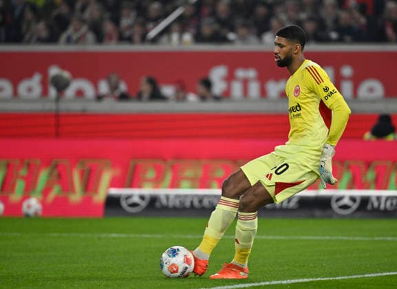 Goalkeeper Kaua Santos Eintracht Frankfurt SGE 40 Action on the ball VfB Stuttgart vs Eintracht Frankfurt SGE 13 01 2026 DFL REGULATIONS PROHIBIT ANY USE OF PHOTOGRAPHS AS IMAGE SEQUENCES AND OR QUASI VIDEO VfB Stuttgart vs Eintracht Frankfurt SGE