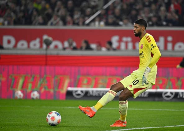 Goalkeeper Kaua Santos Eintracht Frankfurt SGE 40 Action on the ball VfB Stuttgart vs Eintracht Frankfurt SGE 13 01 2026 DFL REGULATIONS PROHIBIT ANY USE OF PHOTOGRAPHS AS IMAGE SEQUENCES AND OR QUASI VIDEO VfB Stuttgart vs Eintracht Frankfurt SGE