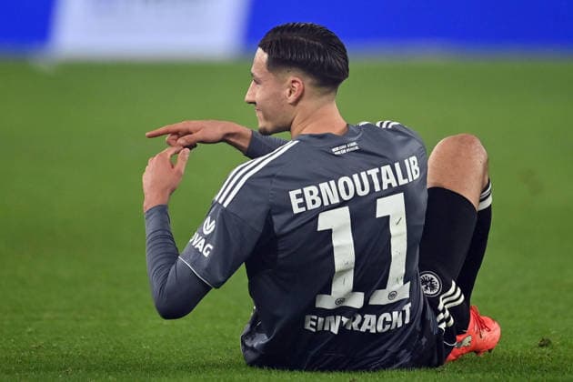 Younes EBNOUTALIB Eintracht Frankfurt after injury, injured, indicates substitution, action, single action, single picture, full body shot, full figure Football 1 Bundesliga Season 2025 2026, 17 Matchday, Matchday17 VfB Stuttgart Eintracht Frankfurt 3 2 on 13 01 2026 MHP ARENA