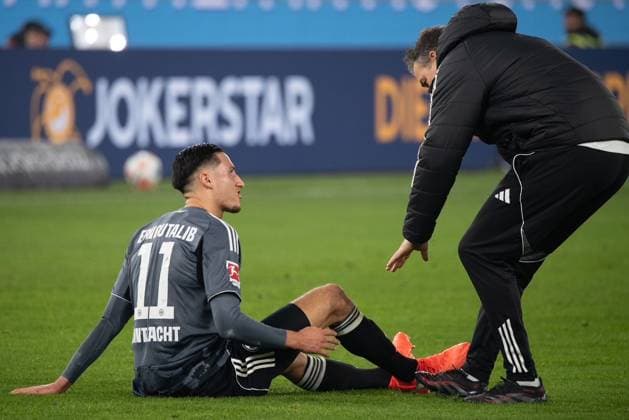 Younes Ebnoutalib Eintracht Frankfurt injured, is treated on the groundduring the 1 Bundesliga Matchday 17 match between VFB Stuttgart and Eintracht Frankfurt at MHP Arena in Stuttgart, Germany on January 13, 2026 DFL DFB REGULATIONS PROHIBIT ANY USE OF PHOTOGRAPHS as IMAGE SEQUENCES and or QUASI VIDEO Copyright: JoaquimxFerreira