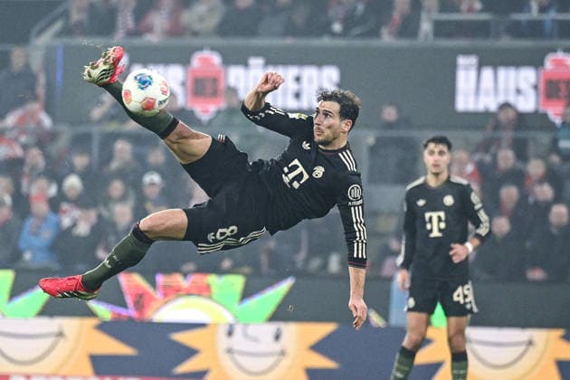 14 01 2026, Soccer 1 Bundesliga 2025 2026, Matchday 17, 1 FC Köln FC Bayern München, im Rhein Energie Stadion Köln Fallrückzieher Leon Goretzka FC Bayern München DFL and DFB regulations prohibit any use of photographs as image sequences and or quasi video