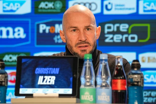 Soccer Bundesliga, Matchday 17, TSG Hoffenheim Borussia Mönchengladbach on 15 01 2026 in Sinsheim PreZero Arena , Germany, Season 2025 2026 DFB DFL REGULATIONS PROHIBIT ANY USE OF PHOTOGRAPHS as IMAGE SEQUENCES and or QUASI VIDEO In focus Christian Ilzer Head Coach TSG at the PK after the match Sinsheim PreZero Arena Germany Copyright: xChristophxKinzingerx