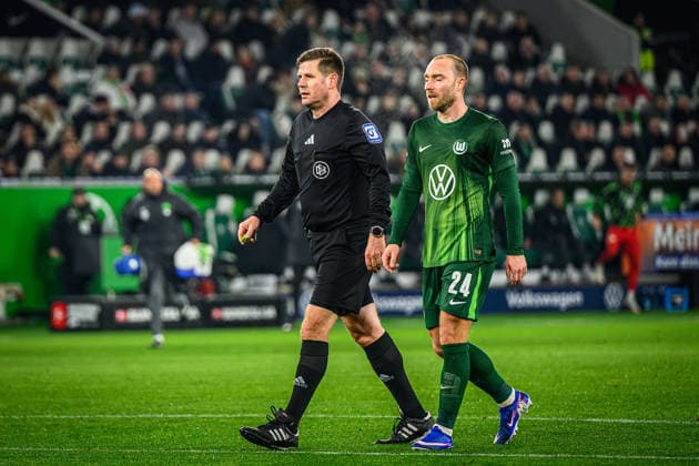 Soccer I Men I Season 2025 2026 I Bundesliga I 17 Matchday I VfL Wolfsburg FC St Pauli I 14 01 2026 Frank Willenborg Referee , Christian Eriksen 24, VfL Wolfsburg Hamburg Volkswagen Arena Niedersachsen Germany Copyright: xLobecax xHenningxRohlfsx