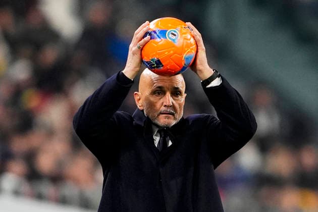 Juventus™ head coach Luciano Spalletti during the Serie A soccer match between Juventus Fc and Cagliariat the Juventus Stadium in Turin, north west Italy - November 29, 2025. - Soccer  Copyright: xFabioxFerrari LaPressex