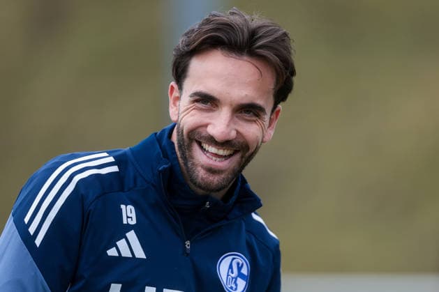 15 01 2026, Football, Season 2025 2026, 2 Bundesliga, Training FC Schalke 04, Kenan Karaman FC Schalke 04 laughs, Gelsenkirchen Training ground FC Schalke 04 NRW Germany xRHR PHOTO DEx Copyright: EWERT RHR-FOTOx RHR-FOTO DE