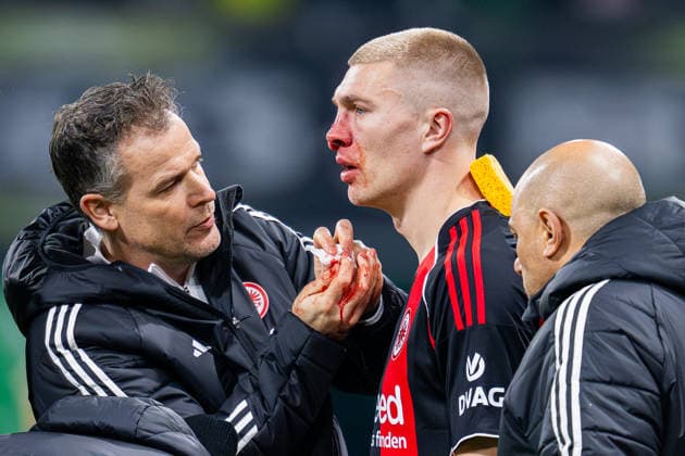 16 01 2026 Football, 2025 2026, 1 Bundesliga, Matchday 18, SV Werder Bremen Eintracht Frankfurt Rasmus Kristensen Frankfurt injured, injury, bleeding, treatment, blood, bleeding DFL REGULATIONS PROHIBIT ANY USE OF PHOTOGRAPHS AS IMAGE SEQUENCES AND OR QUASI VIDEO