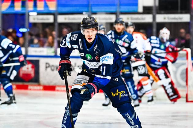 Maximilian Eisenmenger Iserlohn Roosters, 41 , GER, Iserlohn Roosters vs Grizzlys Wolfsburg, Ice Hockey, Penny DEL, 40 Matchday, Season 2025 2026, 16 01 2026, GER, Iserlohn Roosters vs Grizzlys Wolfsburg, Ice Hockey, Penny DEL, 40 Matchday, Season 2025 2026, 16 01 2026 Iserlohn Copyright: xJonasxBrockmann Eibner-Pressefotx EP_JBN