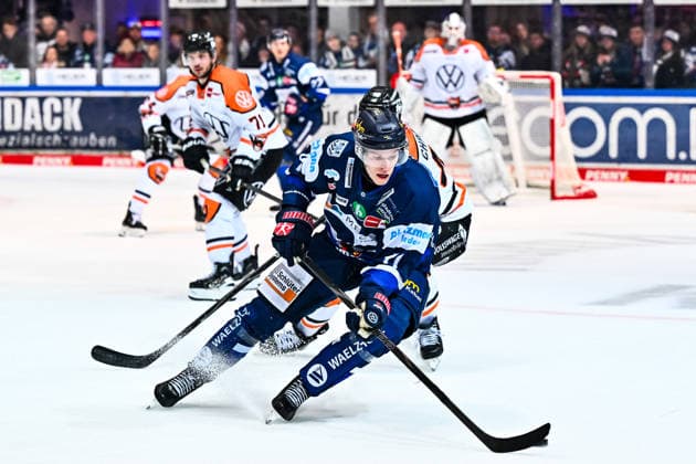 Maximilian Eisenmenger Iserlohn Roosters, 41 , GER, Iserlohn Roosters vs Grizzlys Wolfsburg, Ice Hockey, Penny DEL, 40 Matchday, Season 2025 2026, 16 01 2026, GER, Iserlohn Roosters vs Grizzlys Wolfsburg, Ice Hockey, Penny DEL, 40 Matchday, Season 2025 2026, 16 01 2026 Iserlohn Copyright: xJonasxBrockmann Eibner-Pressefotx EP_JBN