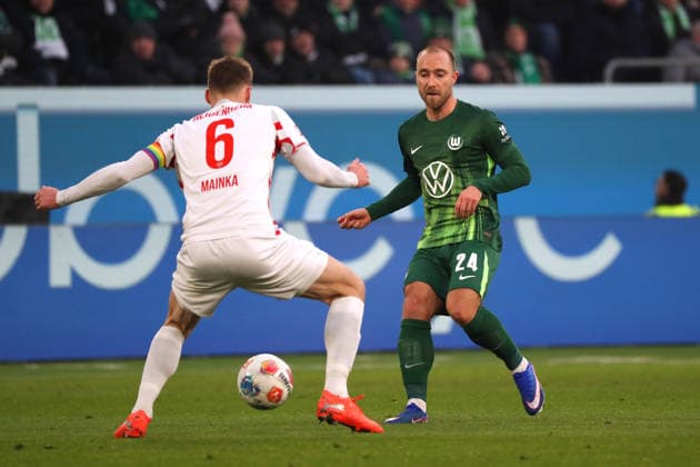 VfL vs Heidenheim, 1 BL Wolfsburg, 17 01 2026, Football, Men, Season 2025 2026, 1 BL, VfL Wolfsburg vs 1 FC Heidenheim Patrick Mainka 1 FC Heidenheim , Christian Eriksen VfL Wolfsburg DFL DFB REGULATIONS PROHIBIT ANY USE OF PHOTOGRAPHS as IMAGE SEQUENCES and or QUASI VIDEO Volkswagen Arena Niedersachsen Germany