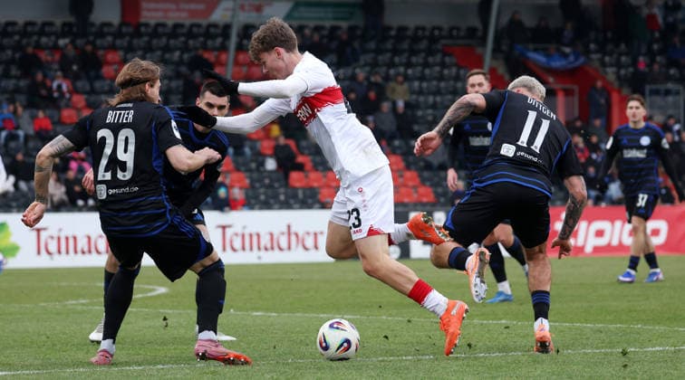 18 01 2026, Germany, Aspach Football VfB Stuttgart II vs MSV Duisburg, f l Joshua Bitter Duisburg , Yanik Noah Spalt VfB II , Maximilian Dittgen Duisburg