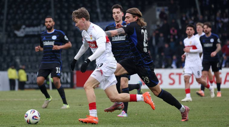 18 01 2026, Germany, Aspach Soccer VfB Stuttgart II vs MSV Duisburg, f l Yanik Noah Spalt VfB II , Joshua Bitter Duisburg
