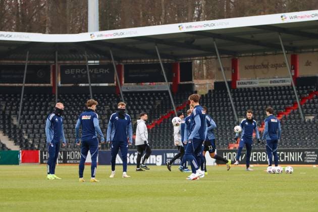 Jerik von der Felsen 33 VfB Stuttgart II and other players from VfB Stuttgart II warming up on the pitch Players warming up Copyright: xspeedshotx