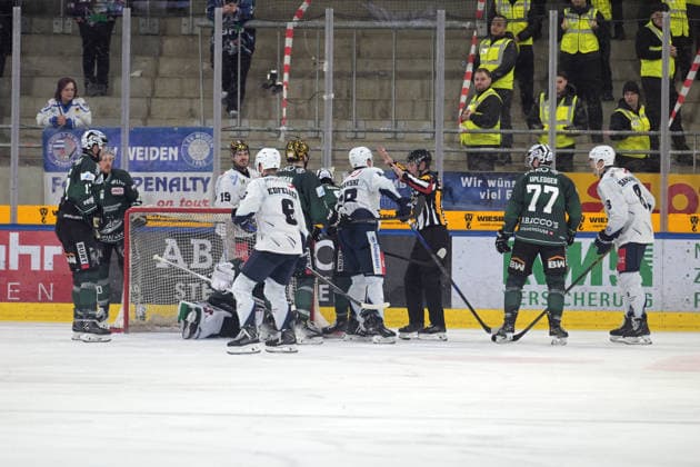 Pack formation on the ice Bietigheim Steelers vs Blue Devils Weiden, Ice field hockey, DEL 2, Matchday 36, Season 2025 2026, 18 01 2026 Bietigheim Steelers vs Blue Devils Weiden, Ice field hockey, DEL 2, Matchday 36, Season 2025 2026, 18 01 2026 Bietigheim Copyright: xEibner-Pressefotox EP_TBR