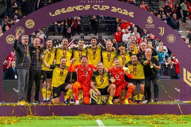 18 01 2026, Football, the FC Bayern Munich Legends CUP, at the SAP Garden Munich Award ceremony after the tournament Winning team Borussia Dortmund with team captain goalkeeper Roman Weidenfeller at the winners photo