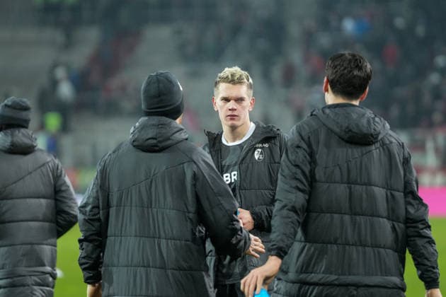Matthias Ginter SC Freiburg, 28 , Germany, Football, 1 Bundesliga, Matchday 18, 2025 2026, FC Augsburg vs SC Freiburg, 18 01 2026, WWK Arena, Augsburg, Germany DFL REGULATIONS PROHIBIT ANY USE OF PHOTOGRAPHS AS IMAGE SEQUENCES AND OR QUASI VIDEO Augsburg WWK Arena Bayern Germany Copyright: xArnexAmbergx