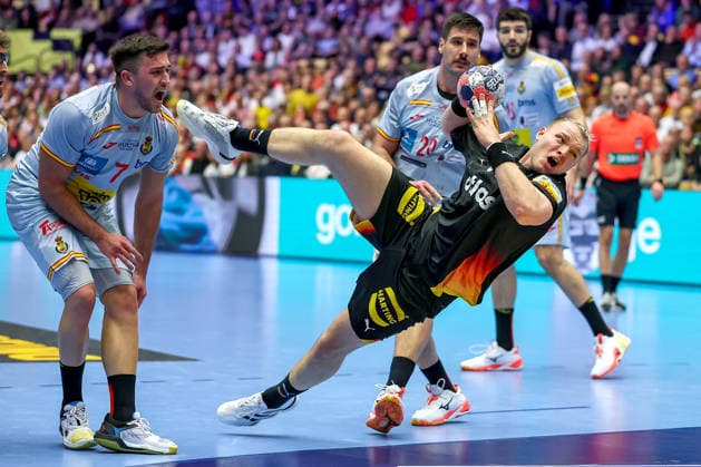 19 01 2026, Handball, Men s EHF EURO 2026, Germany Spain, Jyske Bank Boxen in Herning, Denmark, Preliminary Round Justus Fischer Germany 54 throws past Jan Gurri Aregay Espania 07 on goal Denmark