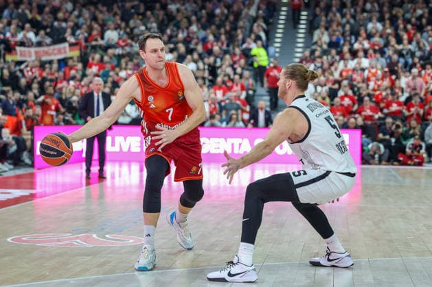 Johannes Voigtmann FC Bayern Basketball, 07 with Dylan Osetkowski Partizan Mozzart Bet Belgrade, 05 , GER, FC Bayern Basketball vs Partizan Mozzart Bet Belgrade, Basketball, Euroleague, Matchday 23, Season 2025 2026, 20 01 2026, GER, FC Bayern Basketball vs Partizan Mozzart Bet Belgrade, Basketball, Euroleague, Matchday 23, Season 2025 2026, 20 01 2026 Muenchen Copyright: xEibner-Pressefoto JennixMaulx EP_JML