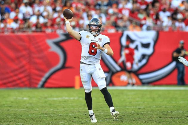 TAMPA, FL - OCTOBER 12: Tampa Bay Buccaneers Quarterback Baker Mayfield (6) throws a pass during the Regular Season game between the San Francisco 49ers and the Tampa Bay Buccaneers on October 12, 2025 at Raymond James Stadium in Tampa, Florida. (Photo by Cliff Welch Icon Sportswire) NFL, American Football Herren, USA OCT 12 49ers at Buccaneers EDITORIAL USE ONLY Icon357251012016