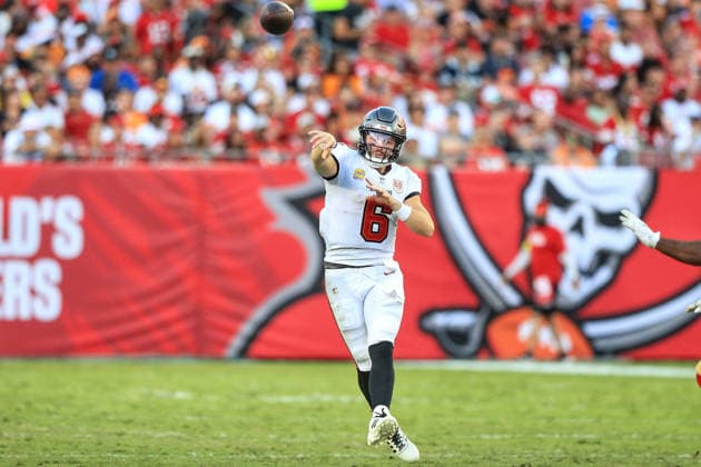 TAMPA, FL - OCTOBER 12: Tampa Bay Buccaneers Quarterback Baker Mayfield (6) throws a pass during the Regular Season game between the San Francisco 49ers and the Tampa Bay Buccaneers on October 12, 2025 at Raymond James Stadium in Tampa, Florida. (Photo by Cliff Welch Icon Sportswire) NFL, American Football Herren, USA OCT 12 49ers at Buccaneers EDITORIAL USE ONLY Icon357251012017