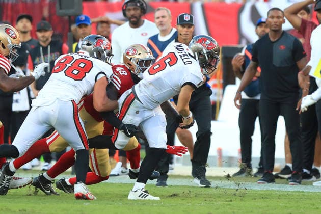 TAMPA, FL - OCTOBER 12: Tampa Bay Buccaneers Quarterback Baker Mayfield (6) scrambles around the backfield before taking off for the first down during the Regular Season game between the San Francisco 49ers and the Tampa Bay Buccaneers on October 12, 2025 at Raymond James Stadium in Tampa, Florida. (Photo by Cliff Welch Icon Sportswire) NFL, American Football Herren, USA OCT 12 49ers at Buccaneers EDITORIAL USE ONLY Icon357251012037